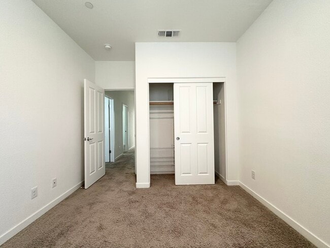 Building Photo - 1008 Oakbriar Cir