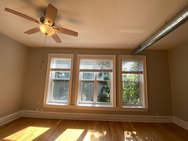 Building Photo - 2719 N Pine Grove Ave