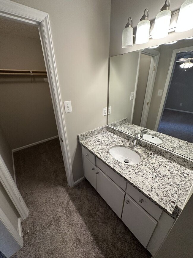 Building Photo - 5621 Hamstead Crossing