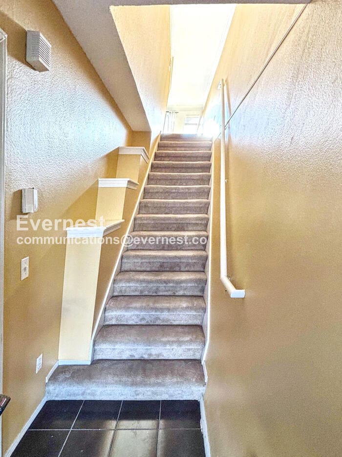 Building Photo - 2016 Oxford Ln