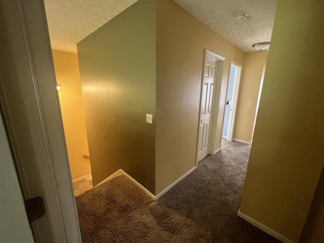 Building Photo - 5825 Crescent Ridge Dr