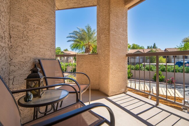 Building Photo - 2-Bedroom Scottsdale Condo with Resort-Sty...