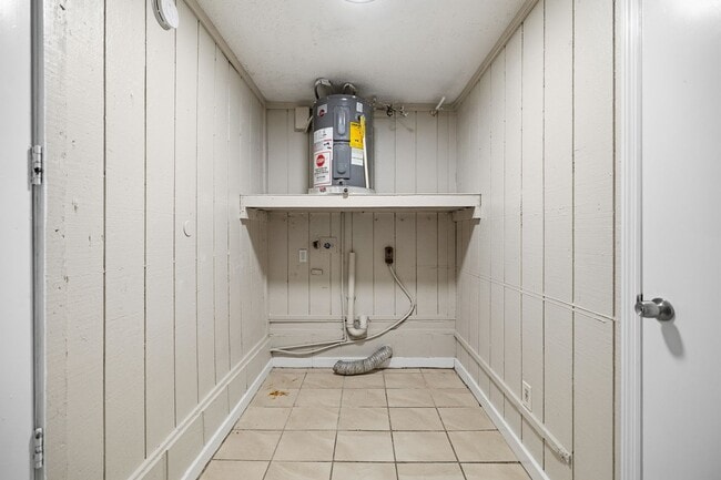 Building Photo - 619-629 Woodlawn St