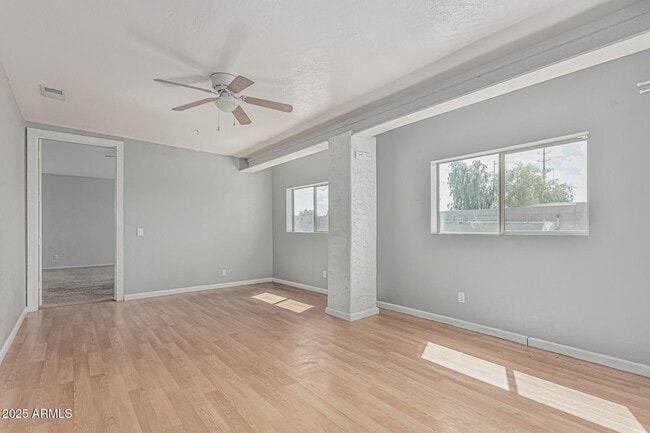Building Photo - 408 N Falcon Ct