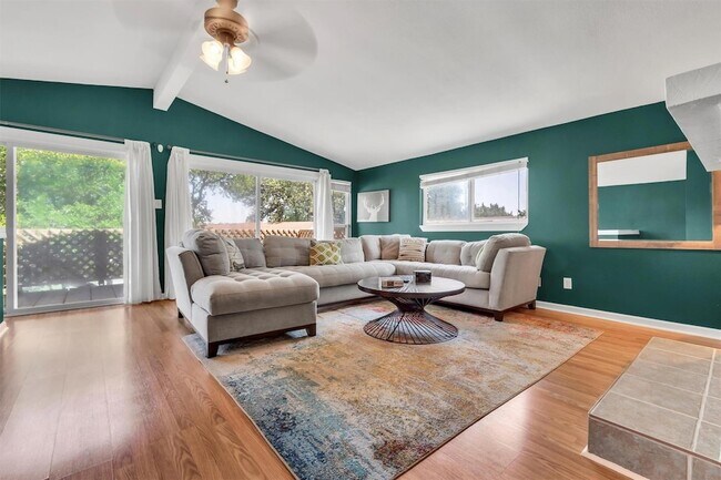 Building Photo - 612 Mockingbird Dr