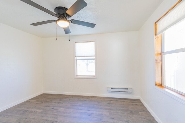 Building Photo - Charming 3 bedroom 2 bath Home with acreage