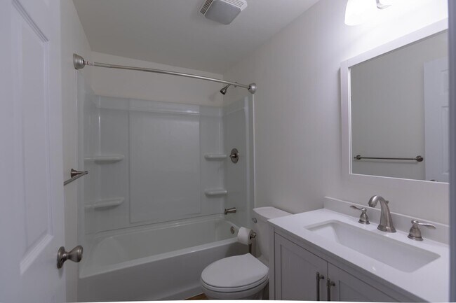 Building Photo - 201 Holly Dr