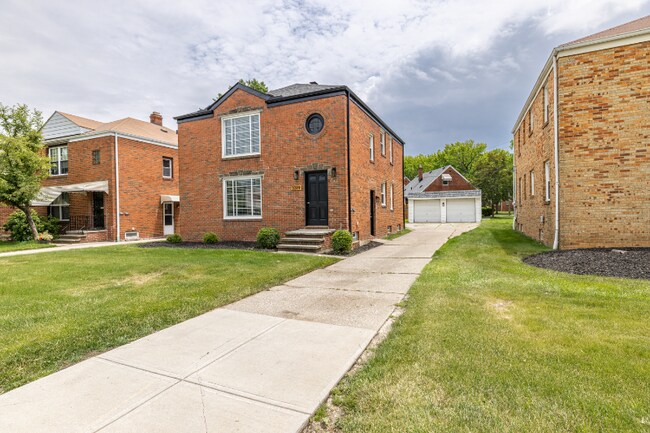 Building Photo - 3319 Warren Rd