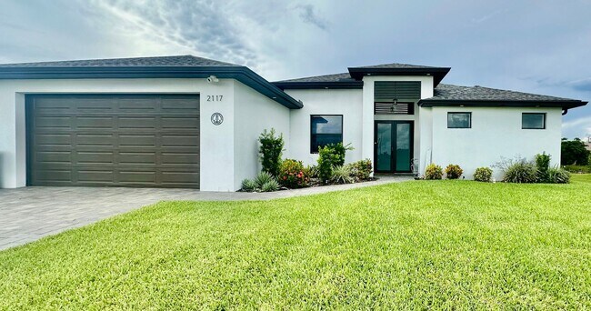 Primary Photo - Fully Furnished Annual Rental- 3 Bedroom 2...