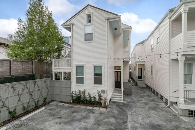 Building Photo - 1501 Robert C. Blakes Sr. Dr