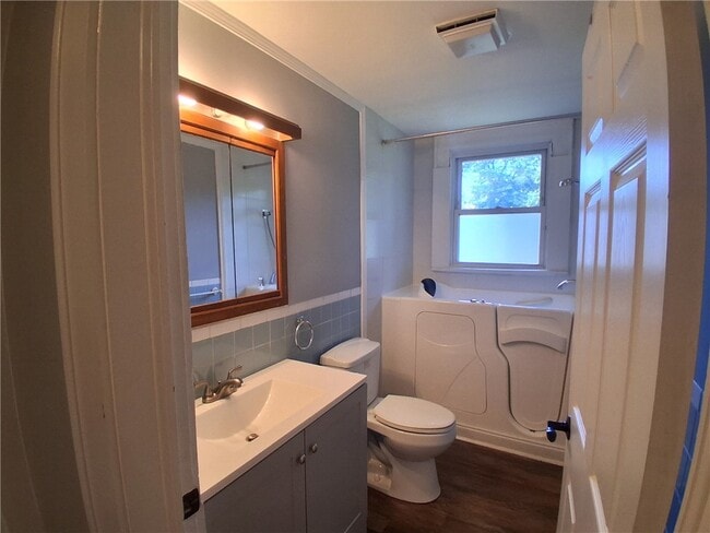Building Photo - 506 Pinckney St