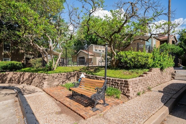 Building Photo - 1860 White Oak Dr