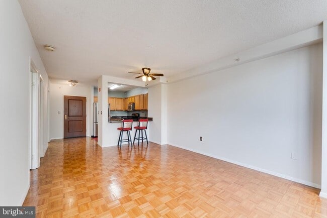 Building Photo - 7111 Woodmont Ave