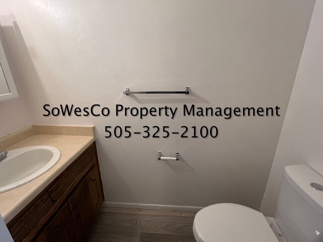 Building Photo - Two Bedroom 1.5 Bath With New Flooring, Pa...