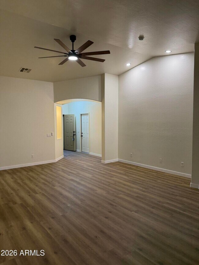 Building Photo - 46058 W Tulip Ln