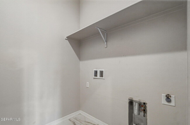 Building Photo - 941 Aqueduct Ave