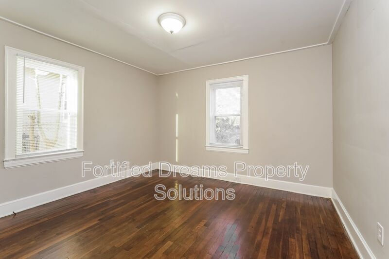 Building Photo - 2912 N Glenn Ave