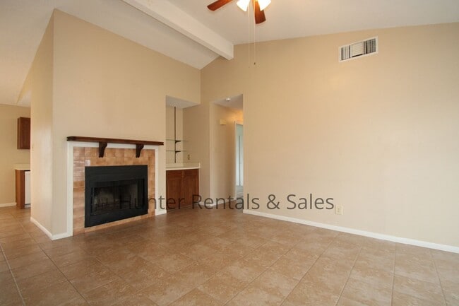 Building Photo - Too Cute!