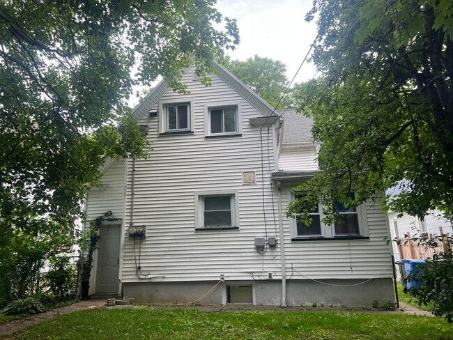 Building Photo - 175 Avenue E