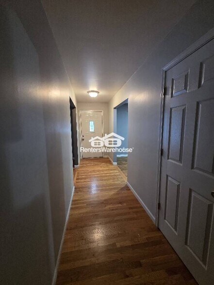 Building Photo - 74 Breezeview Dr