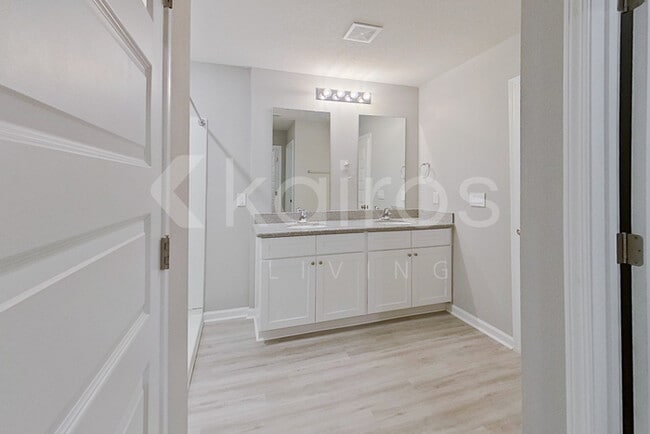 Building Photo - 160 Swallowtail Ln