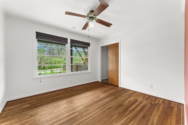Building Photo - 4330 Parkwood Rd