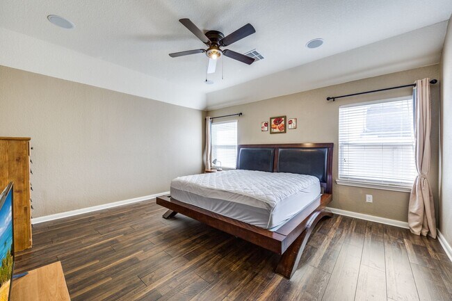 Building Photo - 4 Bedroom/3 Bathroom  Aviara Subdivision