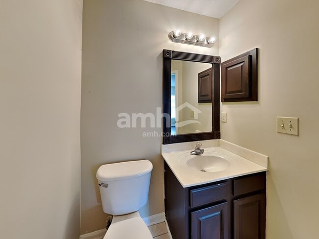 Building Photo - 8216 Leafcrest Dr