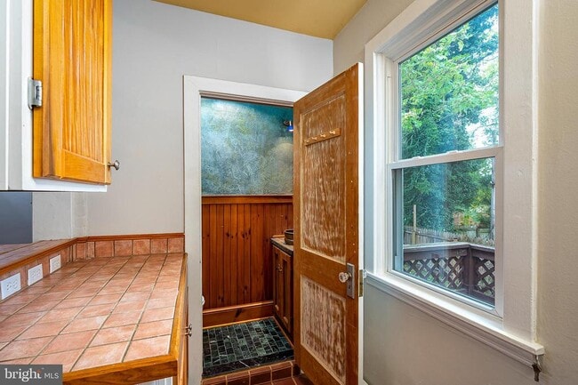 Building Photo - 4018 Roland Ave