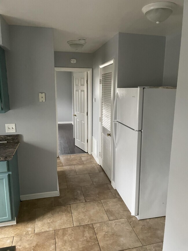 Building Photo - 1303 Chardon Ct