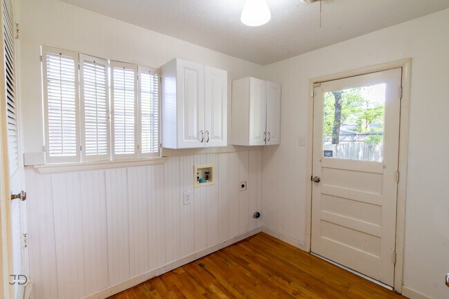 Building Photo - 1556 Singleton Ave