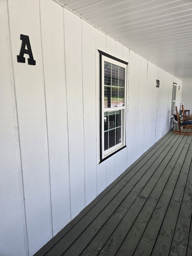 Building Photo - 39 Ga Ln