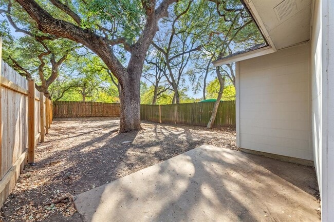 Building Photo - 2518 Howellwood Way