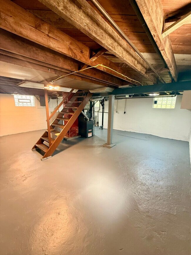 Building Photo - Gorgeous Updated 3BR Home | Granite Countertops | Detached Garage | Huge Backyard