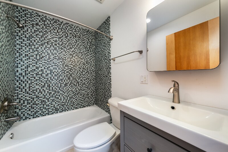 Building Photo - 5303 Satsuma Ave