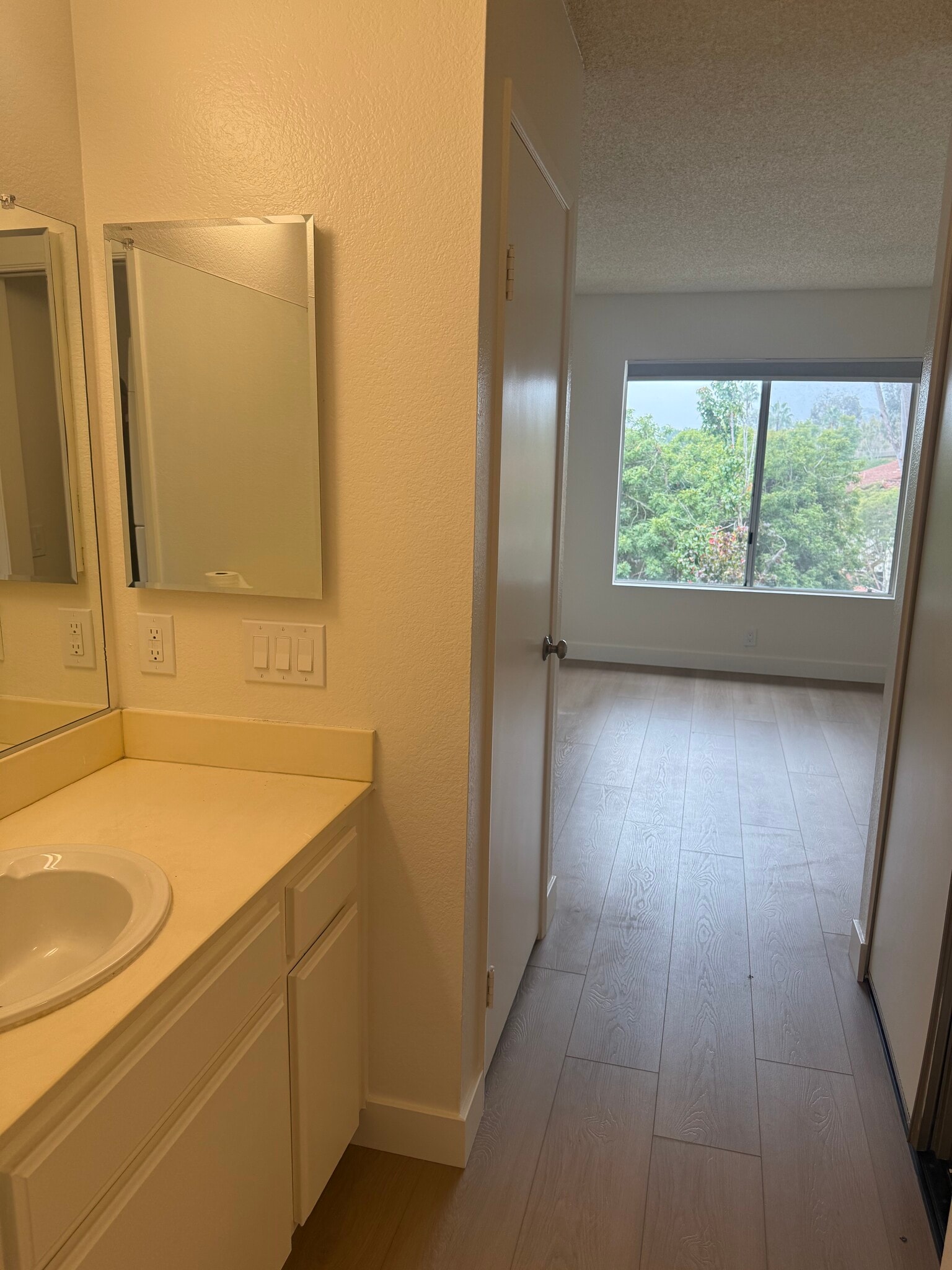 Building Photo - 4055 Porte La Paz