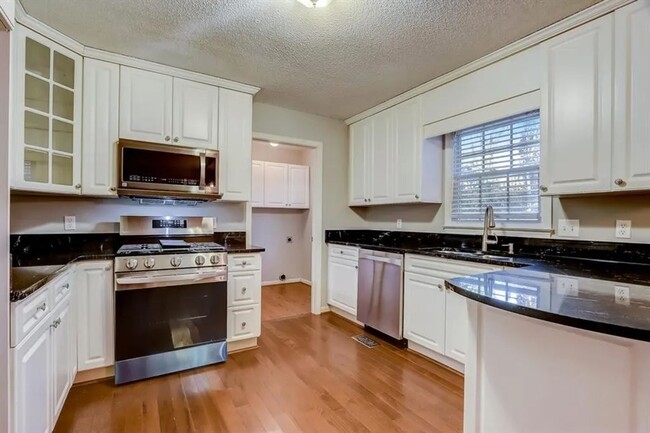 Building Photo - 74 Flanders Ct