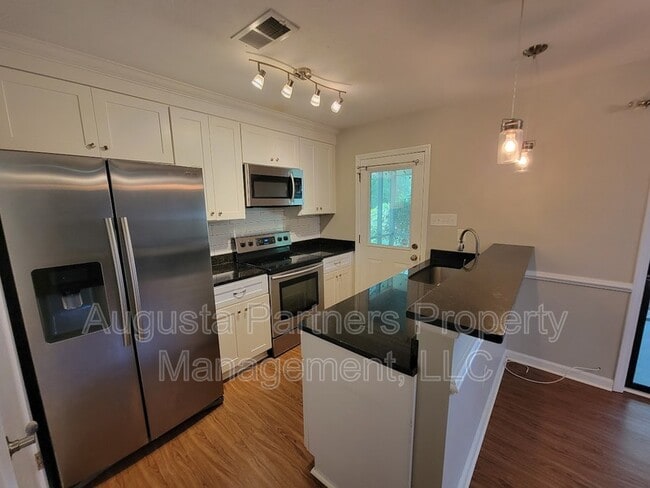 Building Photo - 2612 Fox Ct