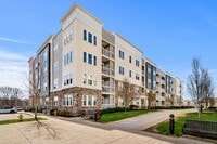 Building Photo - 130 University Ave