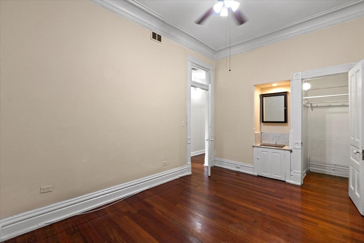 Building Photo - 229 S Racine Ave