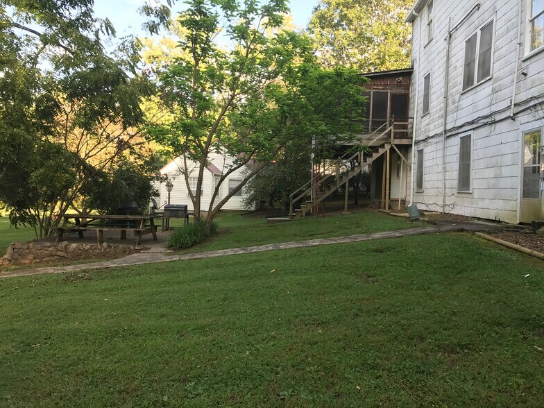 Building Photo - 212 Westwood Dr