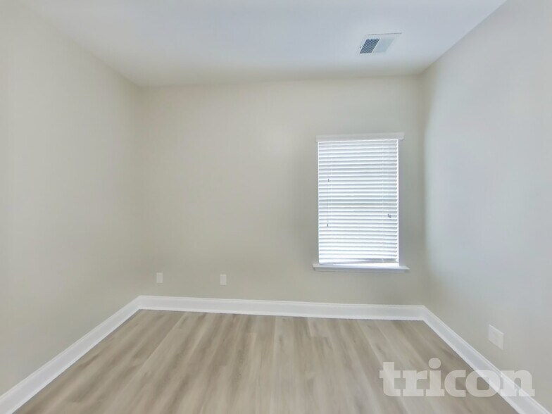 Building Photo - 240 Fox Squirrel Cir