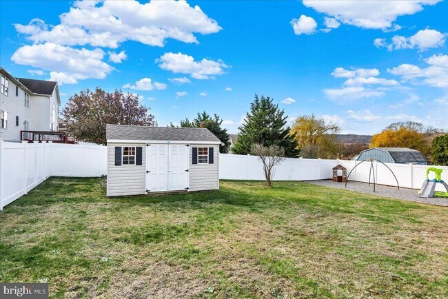 Building Photo - 88 E College Ave