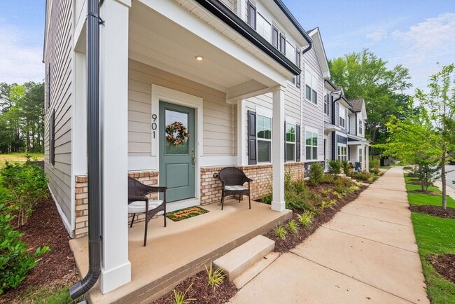 Building Photo - Stunning 3BD, 2.5BA End-Unit Fuquay-Varina Townhome with a 2-Car Garage in a Prime Location Near ...