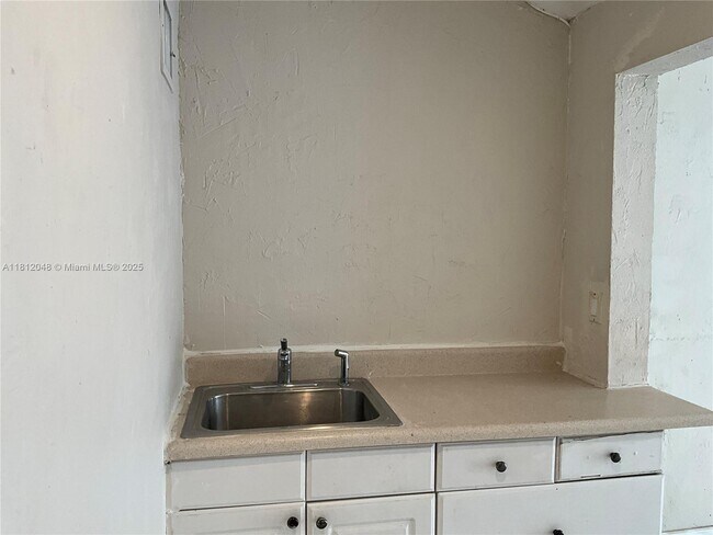 Building Photo - 418 NW 48th St