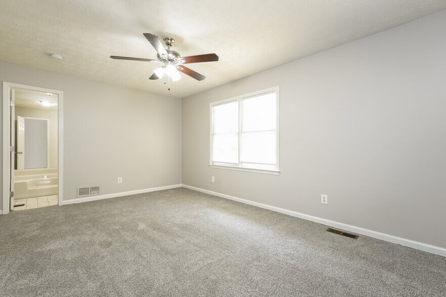 Building Photo - 700 Stacia Dr