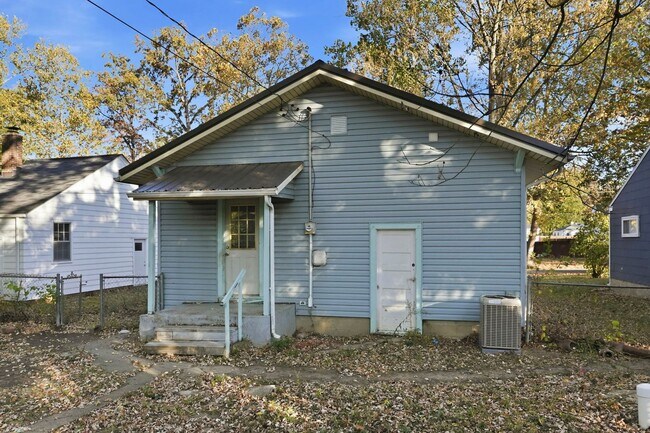 Building Photo - New 2 bedroom house listing!