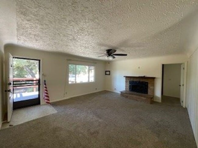 Building Photo - One of Kind 4 bedroom, 2 bath house with P...