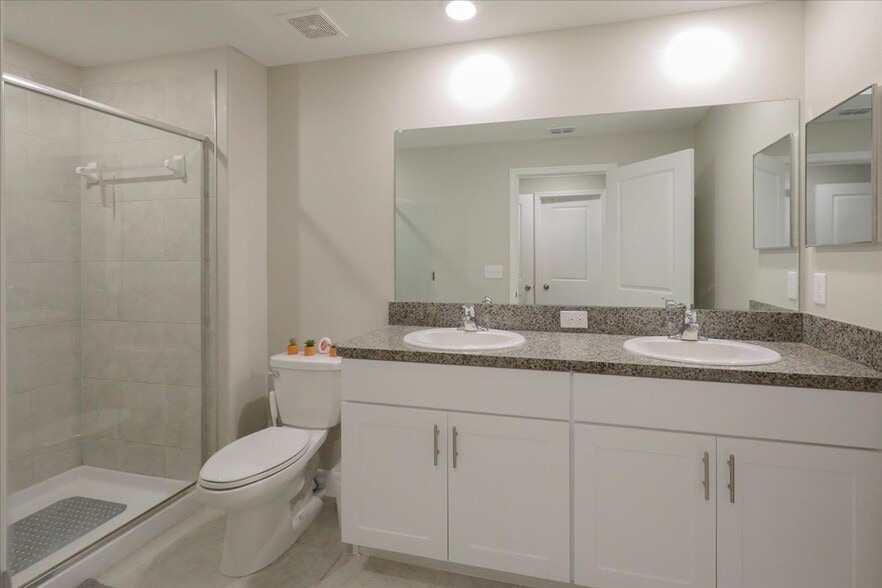 Building Photo - 1595 Cassius St