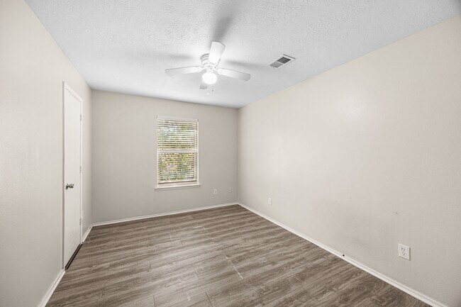 Building Photo - 11843 Sunny Stream Dr